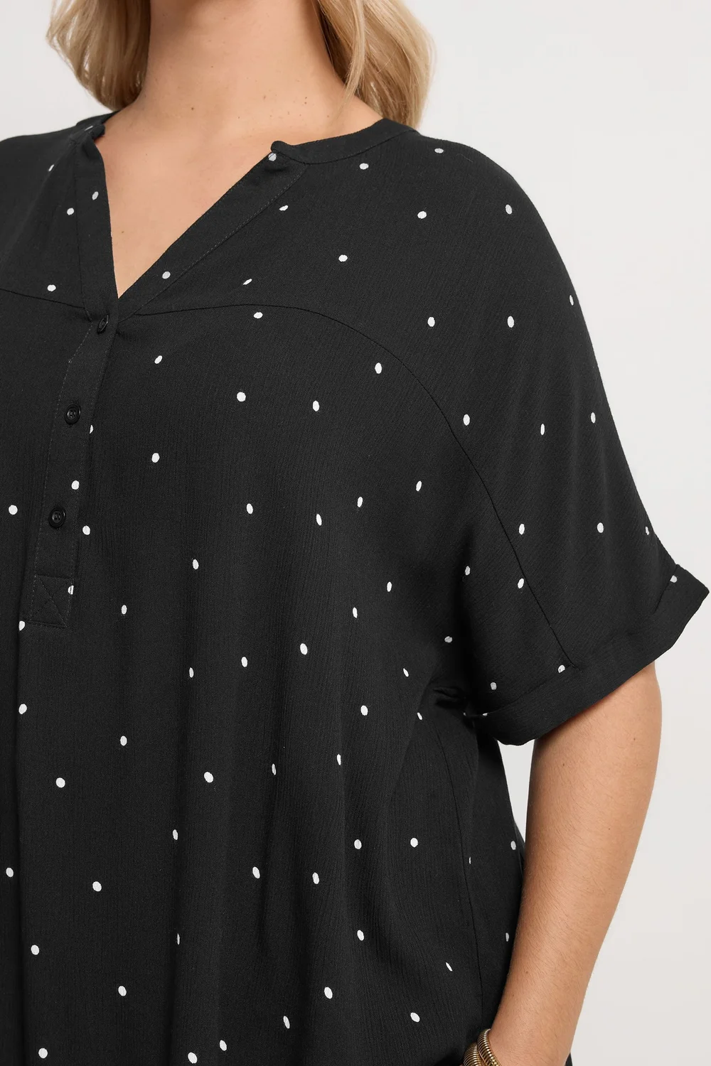 Yours Curve Black Crinkle Polka Dot Notch Neck Top - 16 Image 4