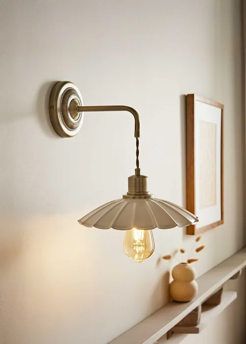 ValueLights Holborn Scallop Adjustable Wall Light - One Size Image 1