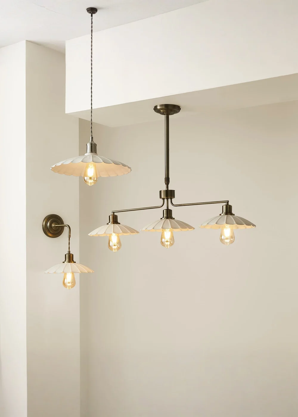 ValueLights Holborn Scallop Adjustable Wall Light - One Size Image 4