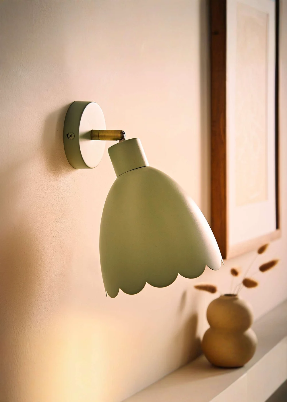 ValueLights Millie Sage Green Flower Scallop Wall Light - One Size Image 2