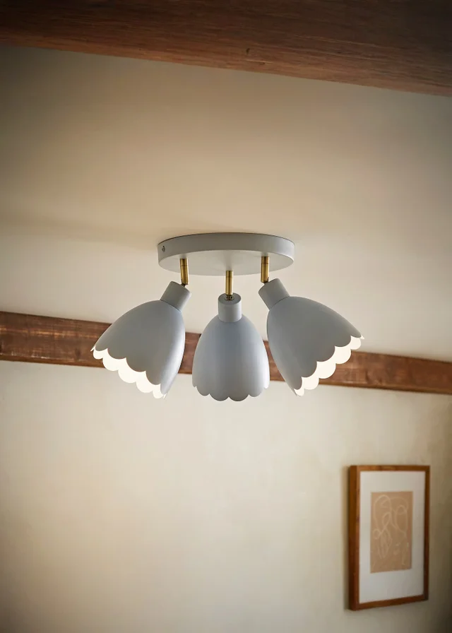 ValueLights Millie Blue Flower Scallop 3 Way Spotlight