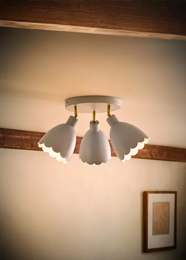 ValueLights Millie Blue Flower Scallop 3 Way Spotlight