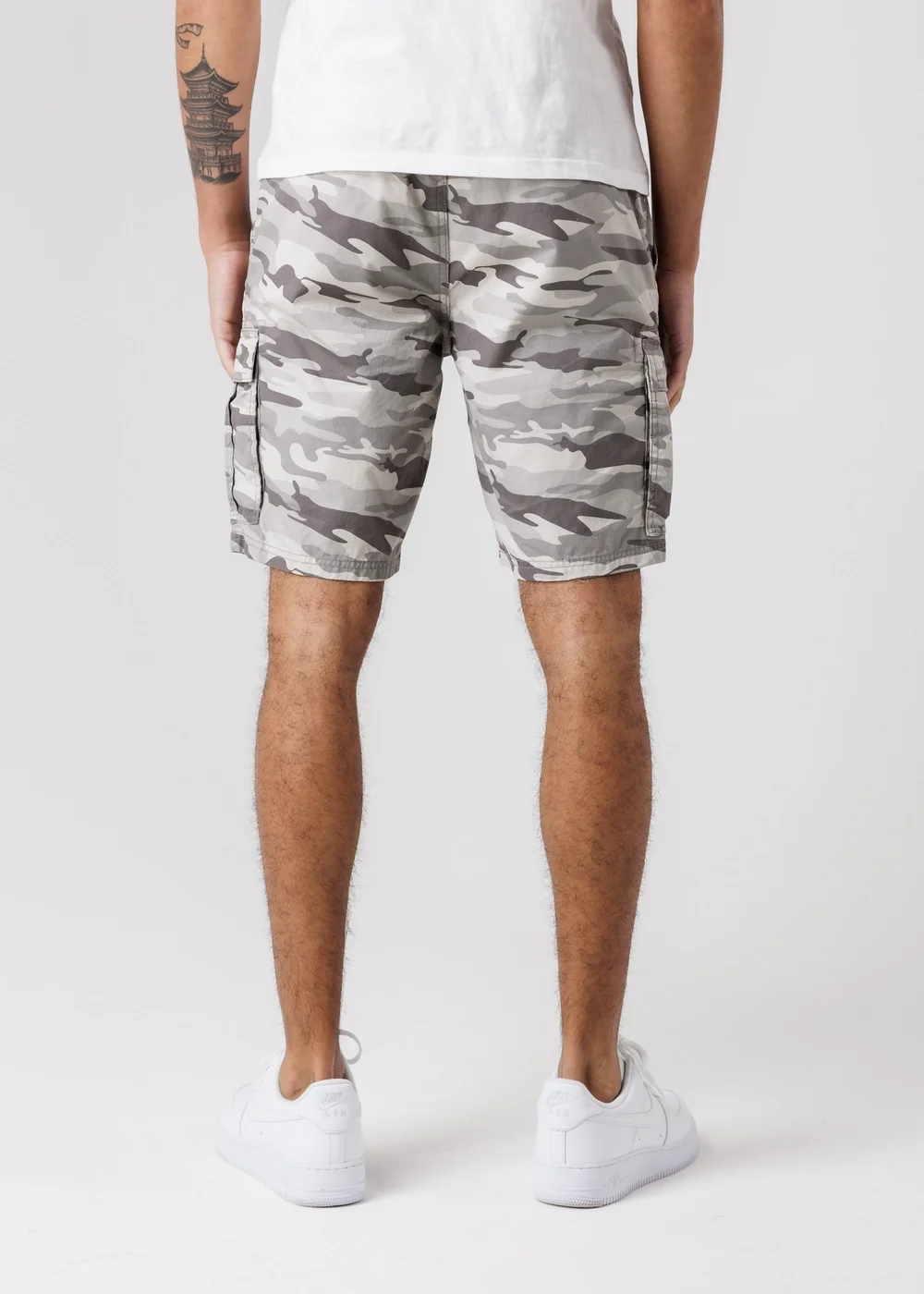 Tokyo Laundry Grey Washed Cotton Twill Cargo Shorts With Camo Print - M Image 2