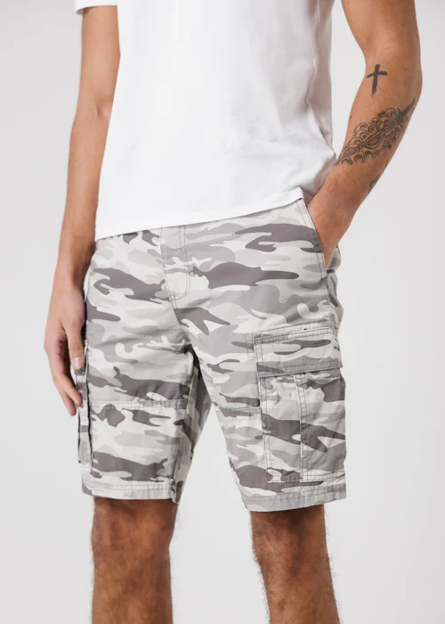 Tokyo Laundry Grey Washed Cotton Twill Cargo Shorts With Camo Print - M Image 3