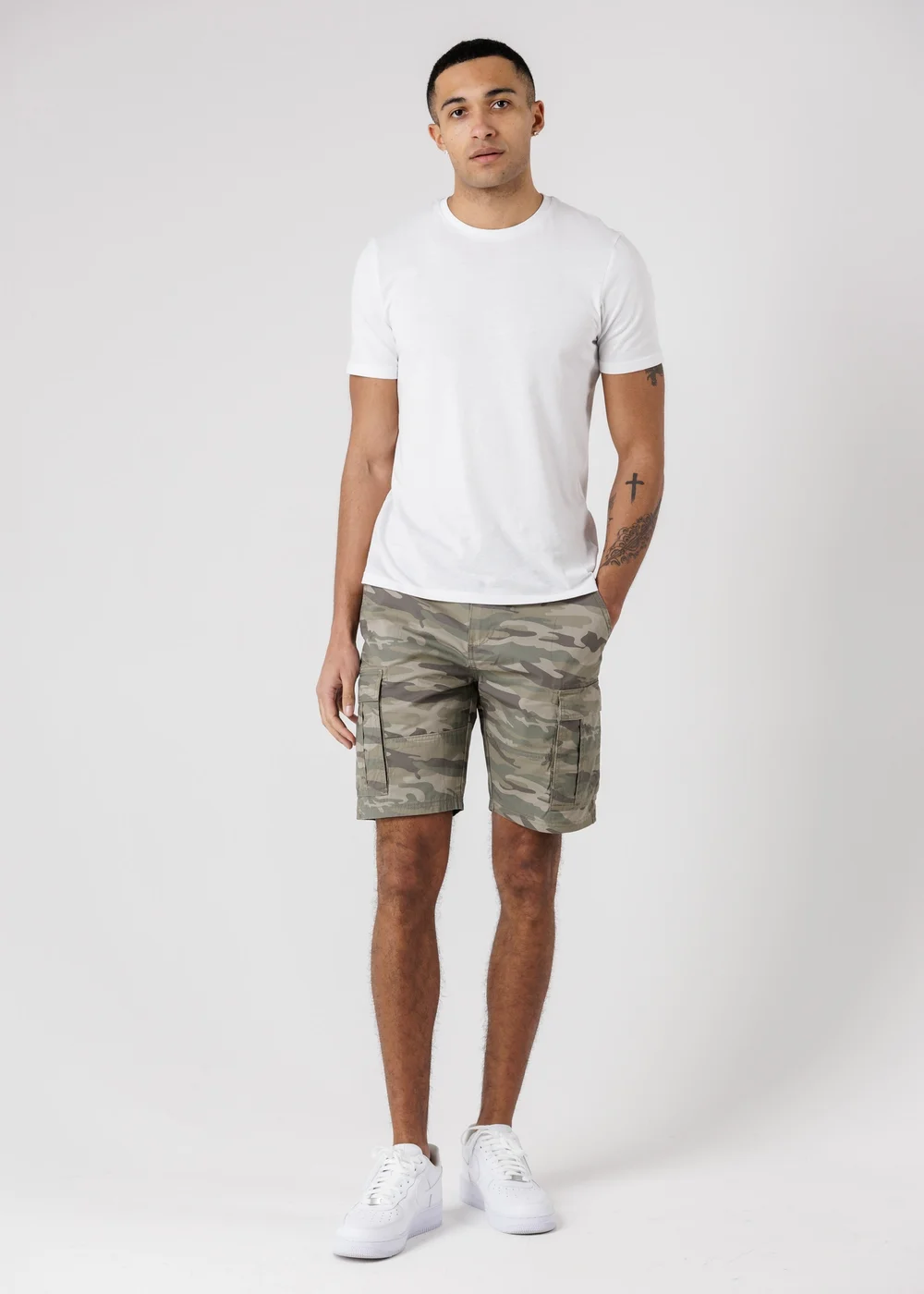 Tokyo Laundry Khaki Washed Cotton Twill Cargo Shorts With Camo Print - 2XL Image 4