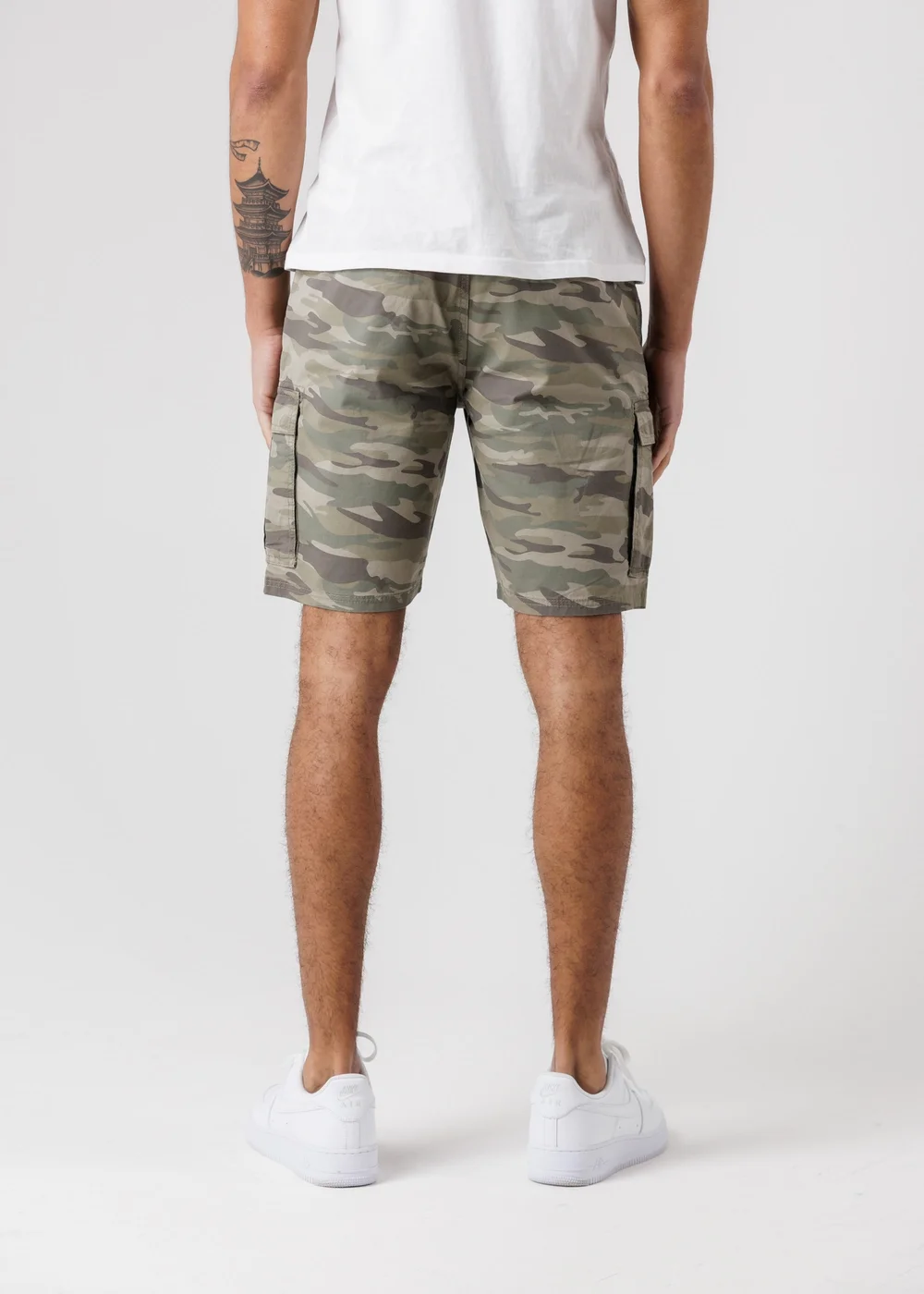 Tokyo Laundry Khaki Washed Cotton Twill Cargo Shorts With Camo Print - 2XL Image 2