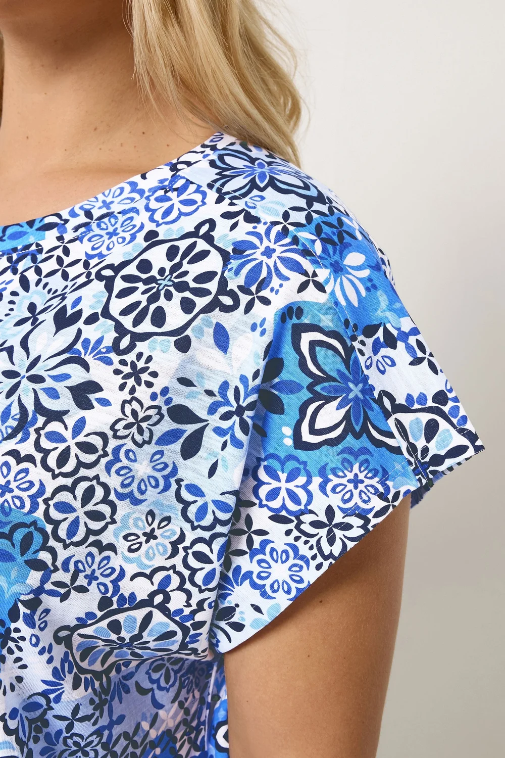 Yours Curve Blue Mosaic Print T-Shirt - 26-28 Image 4