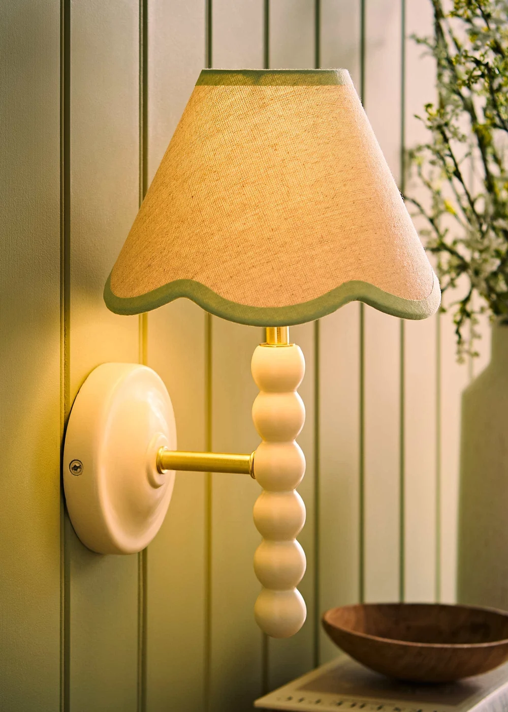 ValueLights Bobble Cream Wall Light with Green Trim Scallop Shade - One Size Image 1
