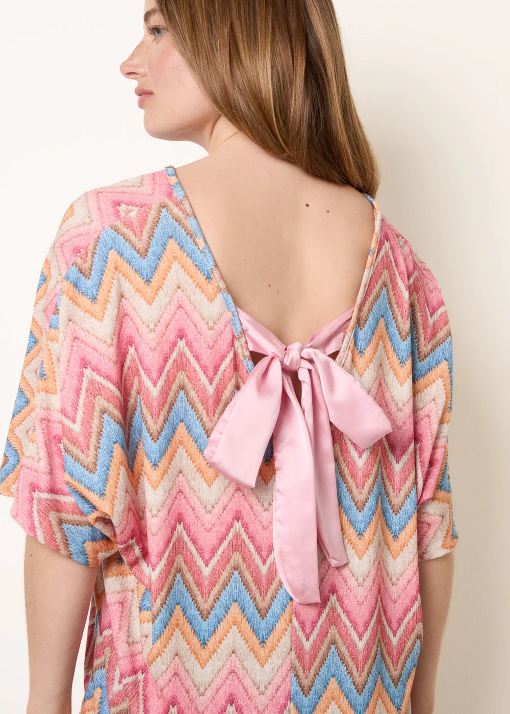 Blue Vanilla Pink Zig Zag Metallic Bow Back Top - One Size Image 2