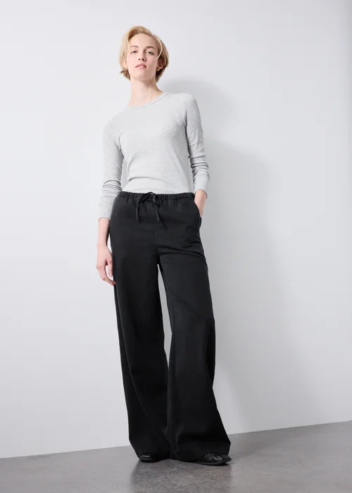 Black Mid Rise Wide Leg Comfort Jeans - 24/L31 Image 1