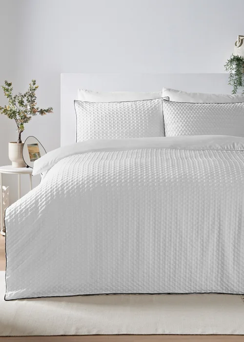 Monochrome Piped Textured Duvet Set - Double Image 1