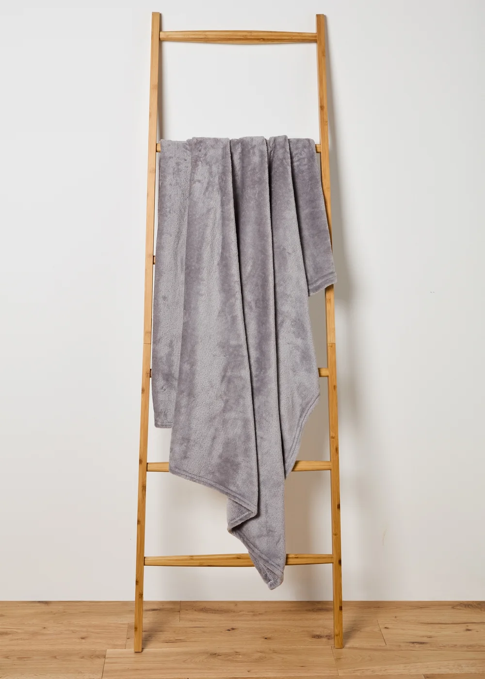 Grey Fleece Throw Image 1