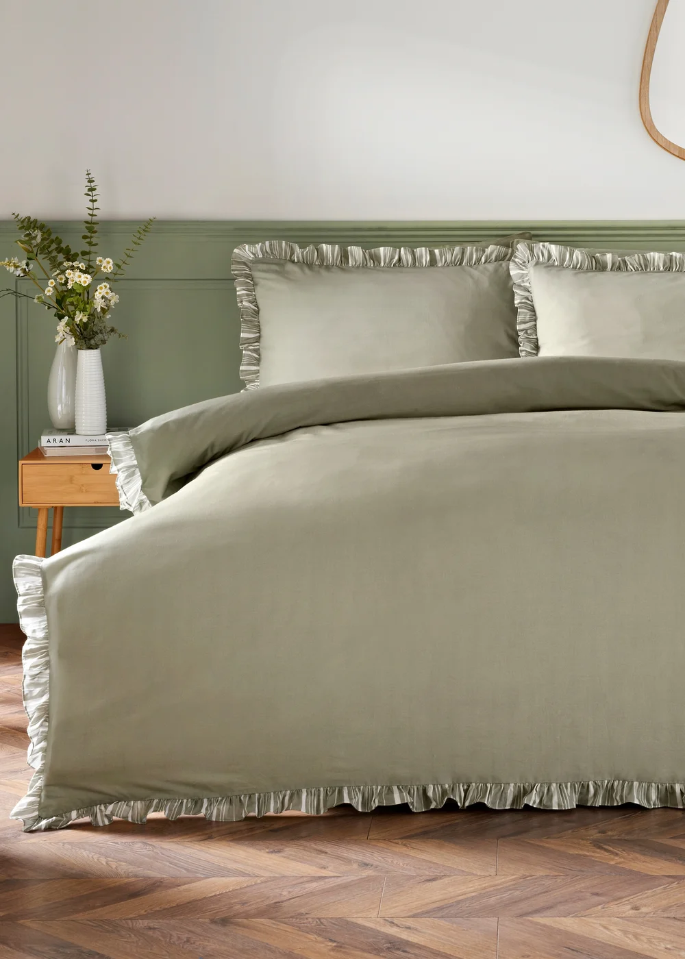 Green Stripe Frill Edge Duvet Set - Double Image 1