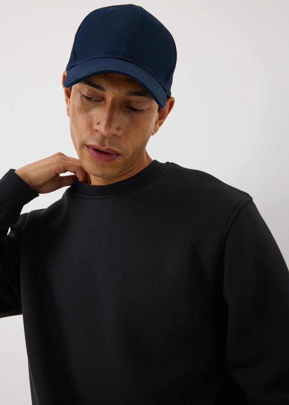 Black Relaxed Crew Neck Sweatshirt - S Image 3