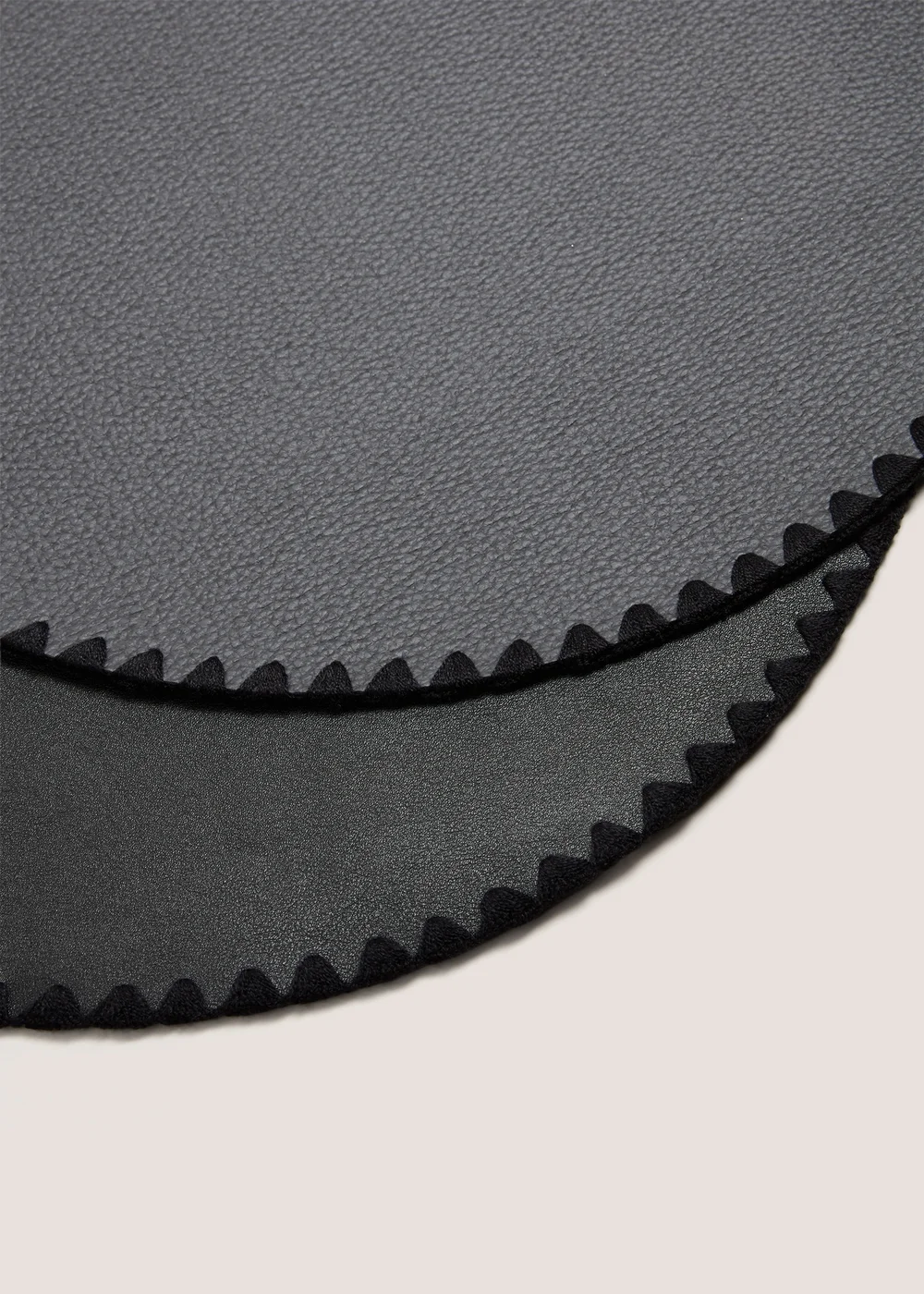 2 Pack Black PVC Round Placemats Image 2