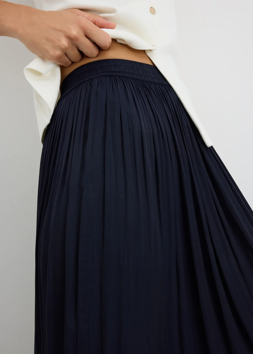 Navy Crinkle Satin Midaxi Skirt - 8 Image 3