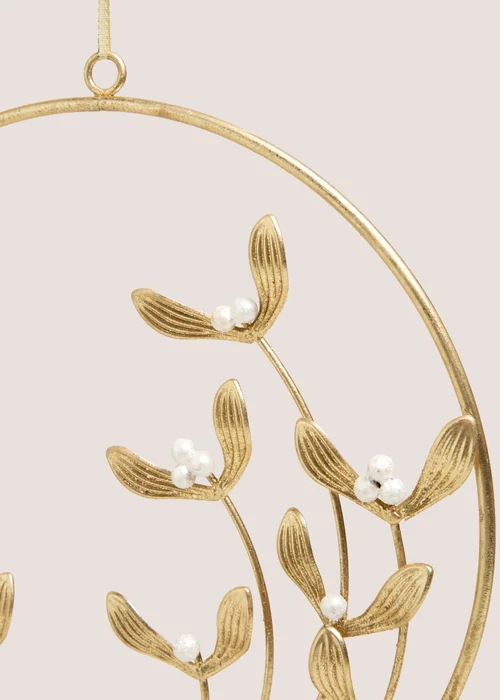 Gold Mistletoe Wall Wreath Image 2