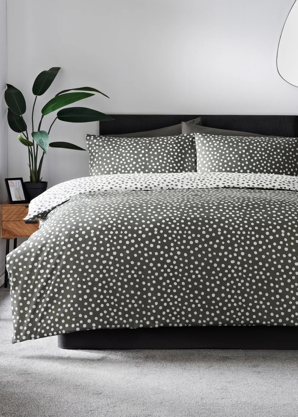 Grey Spotted Duvet Set & Fitted Sheet Bundle - Double Image 1