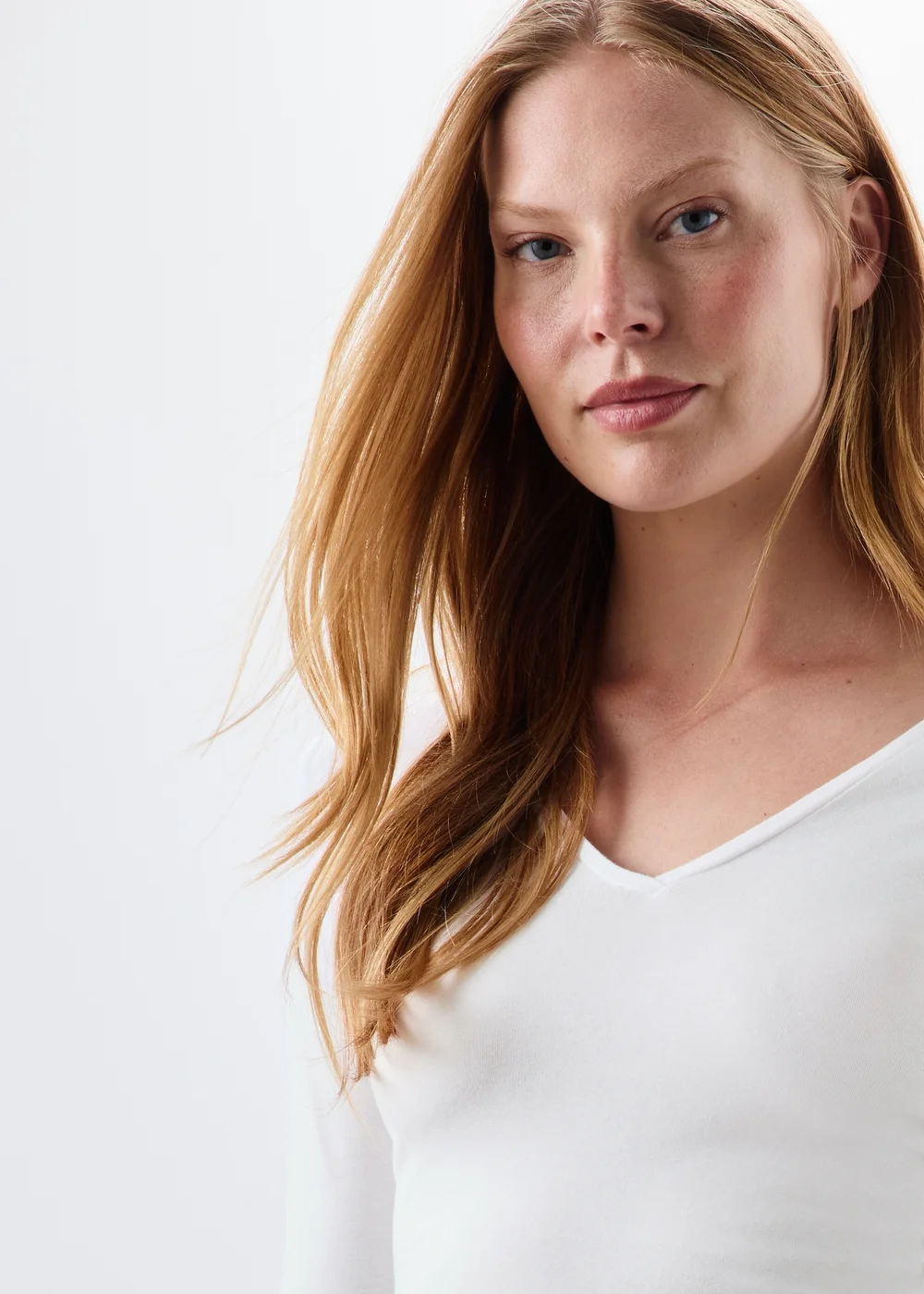 White Fitted V-Neck T-Shirt - 8 Image 3