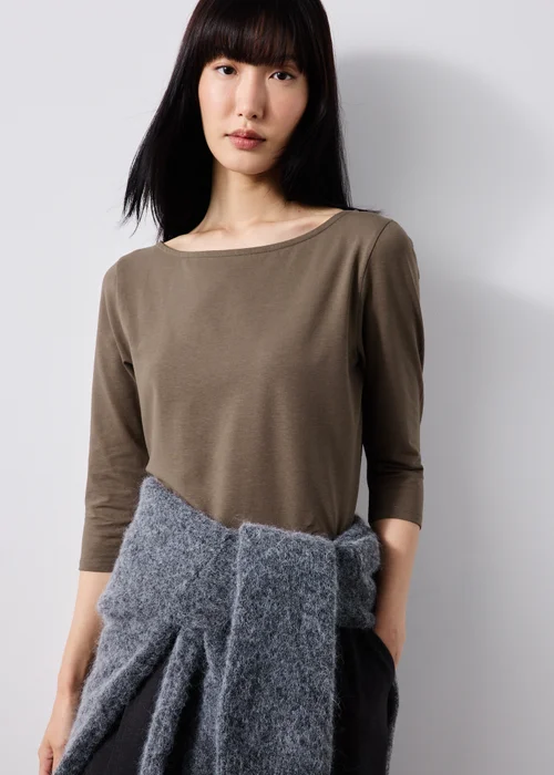 Chocolate Fitted Plain T-Shirt - 8 Image 1
