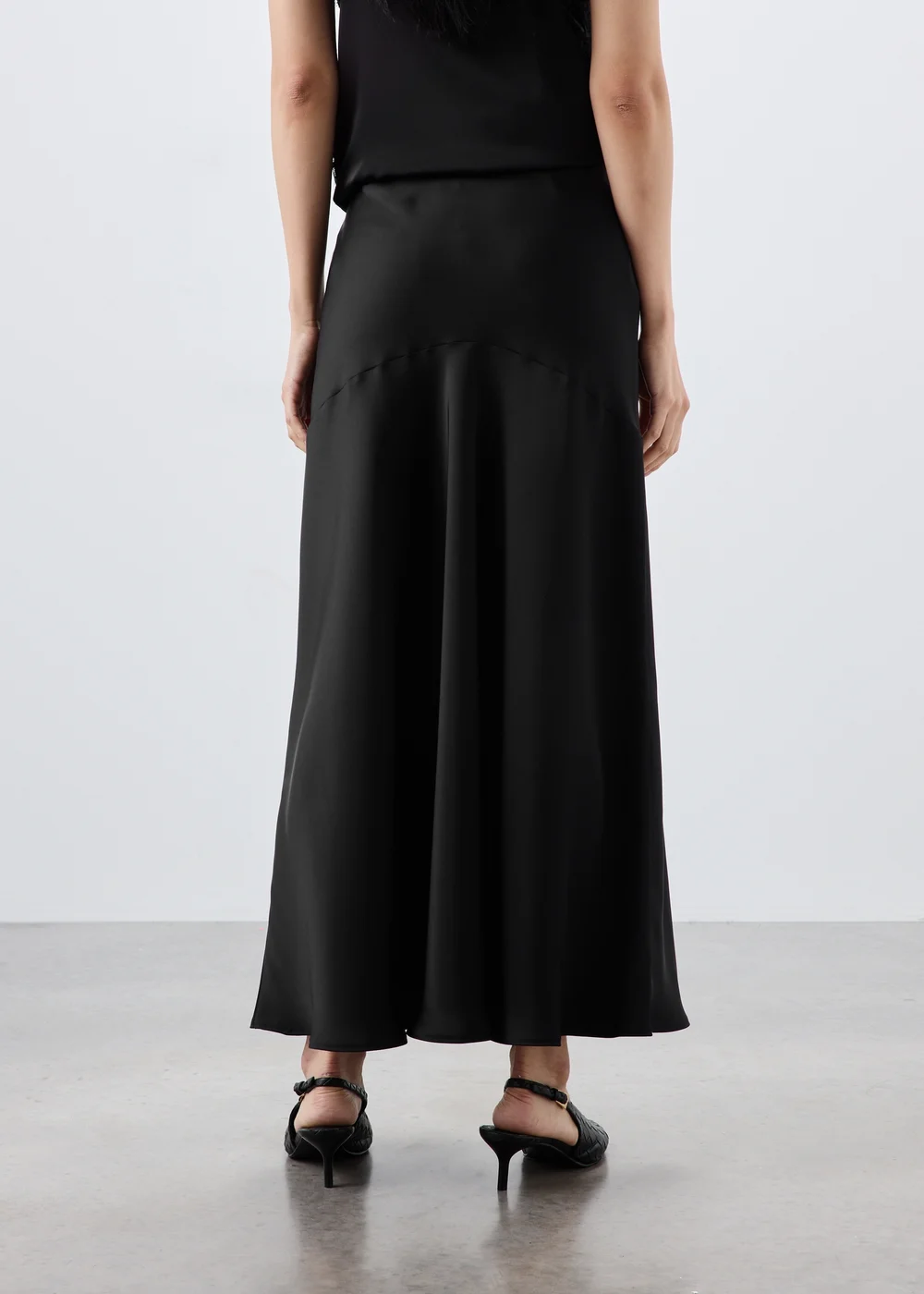 Black Satin Seam Midaxi Skirt - 8 Image 2