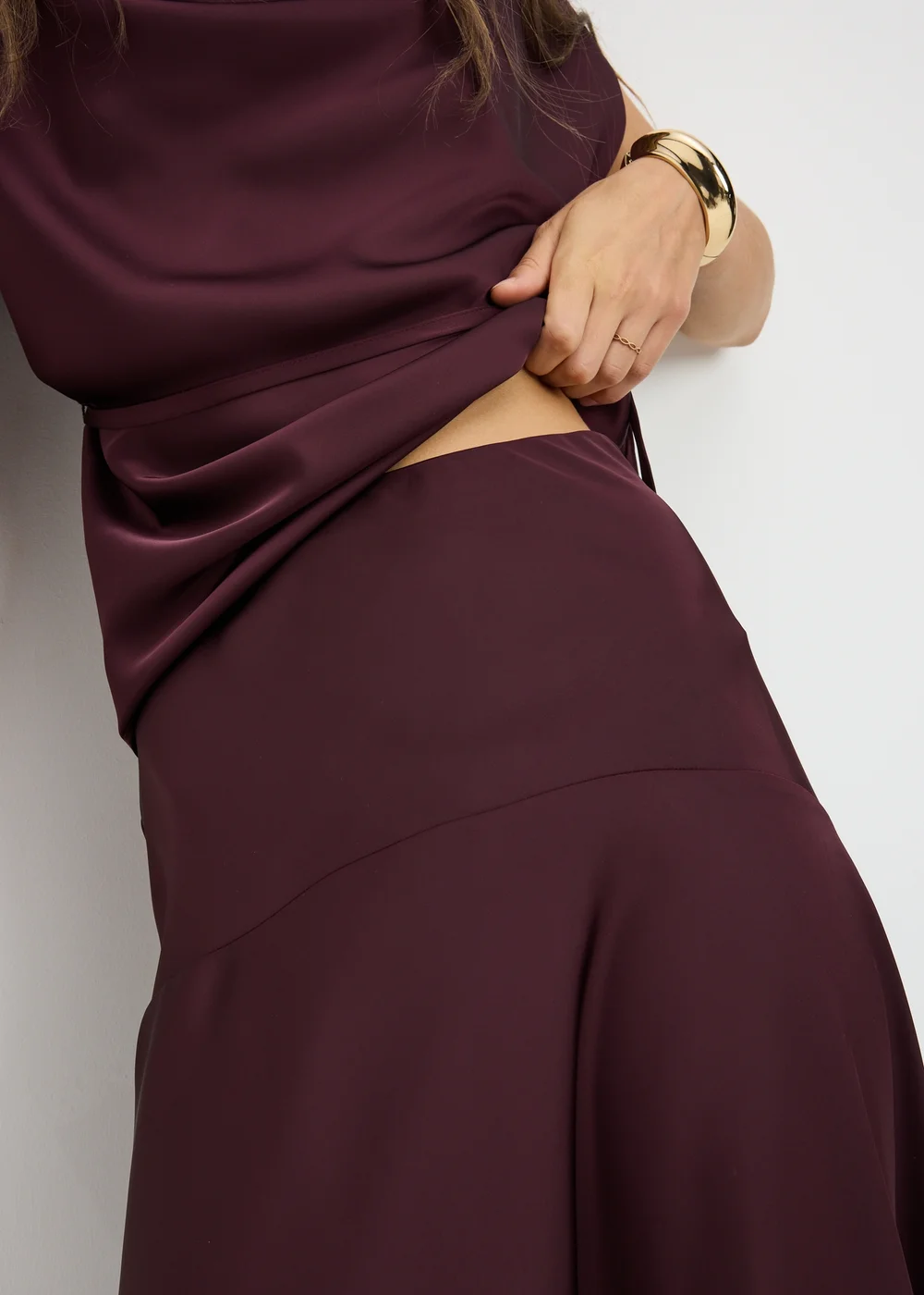 Wine Satin Seam Midaxi Skirt - 8 Image 3
