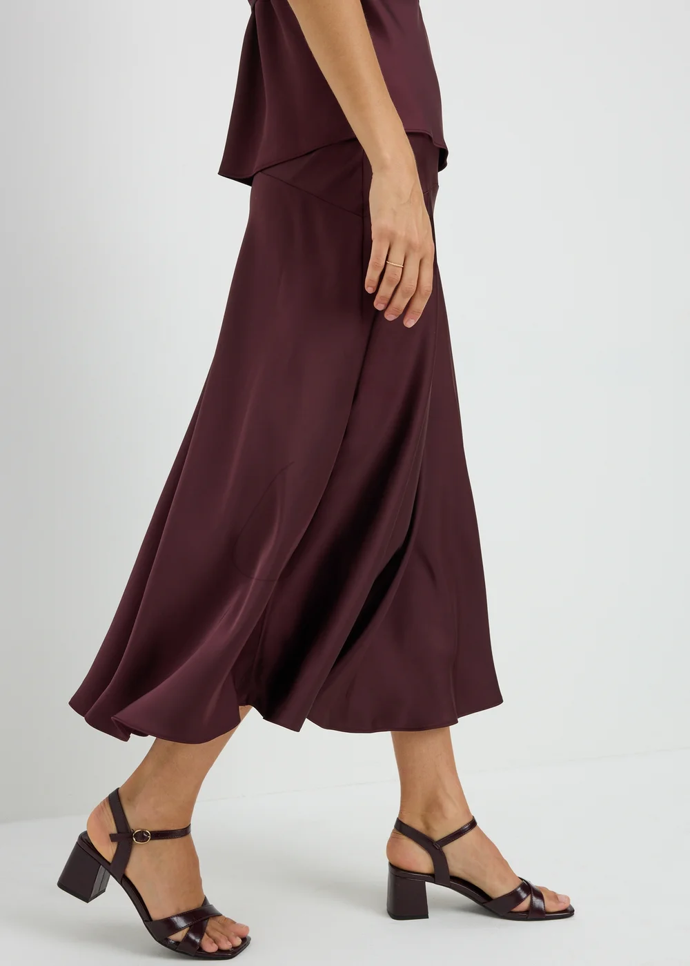 Wine Satin Seam Midaxi Skirt - 8 Image 2