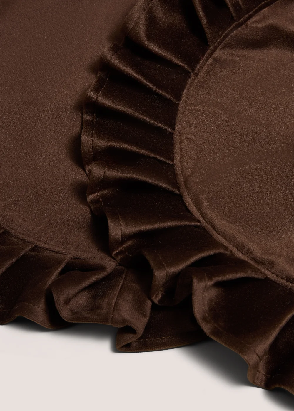 2 Pack Brown Ruffle Placemats Image 2