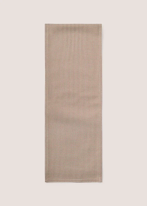Brown Dogtooth Runner Image 1
