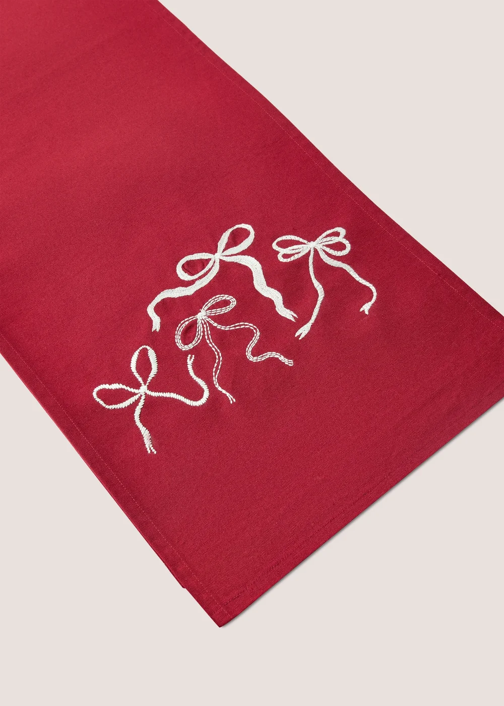 Red Bow Print Table Runner Image 2