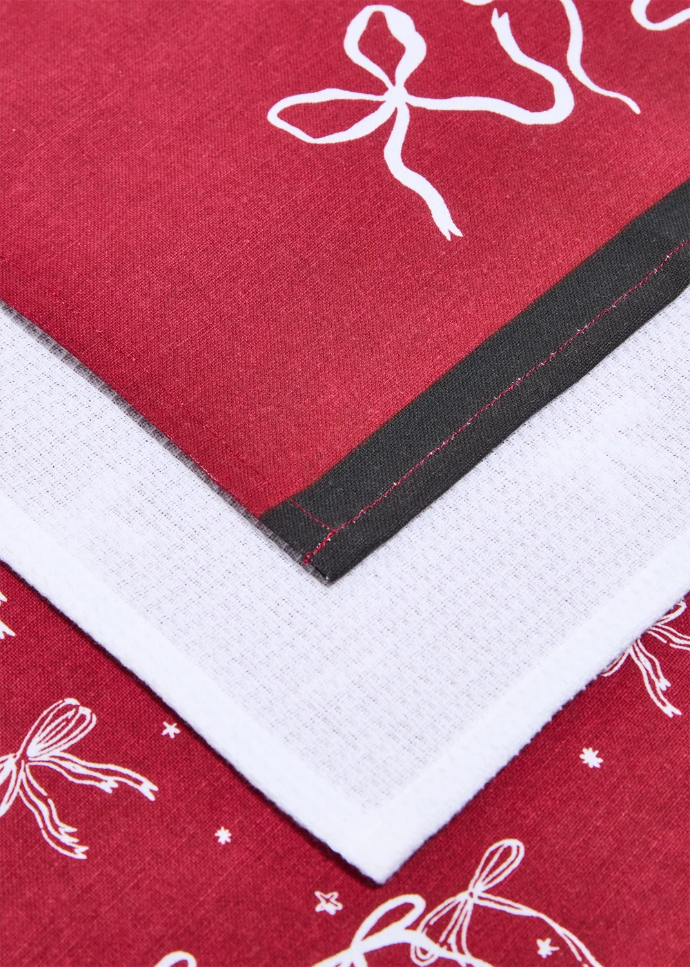 3 Pack Red Bow Tea Towels Image 2
