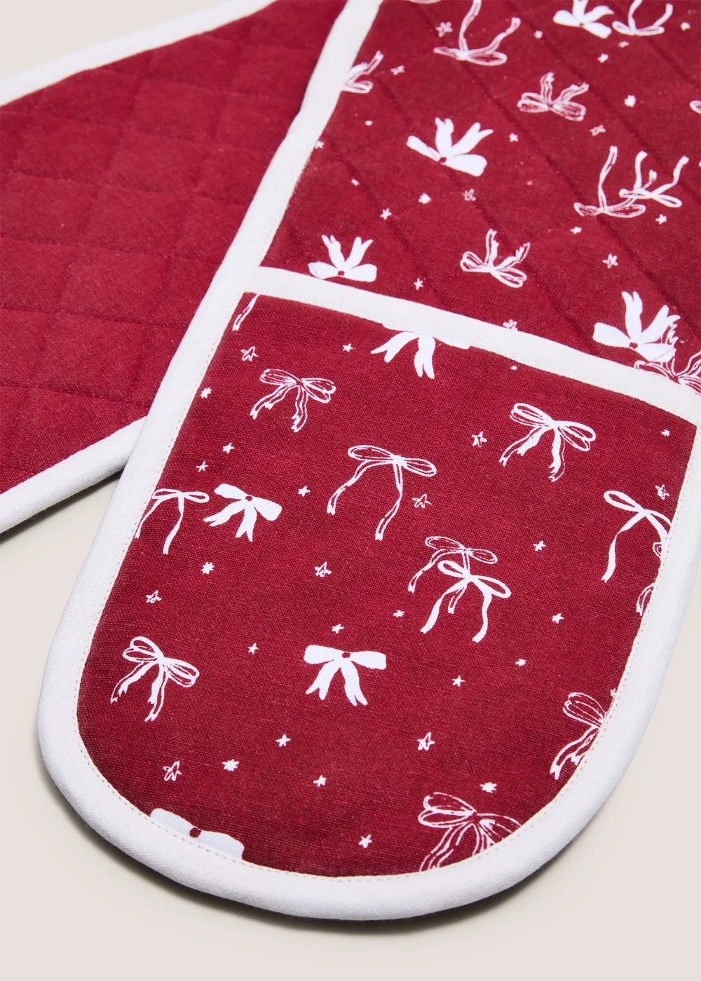 Burgundy Bow Oven Gloves Image 2