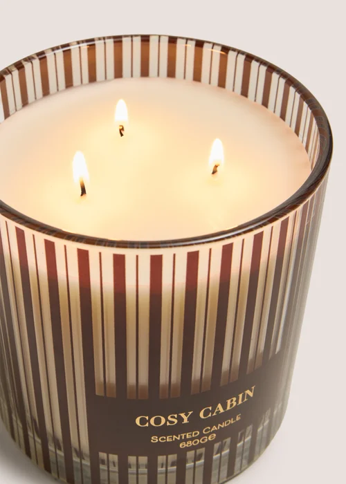 Cosy Cabin Christmas Scented Candle Image 2