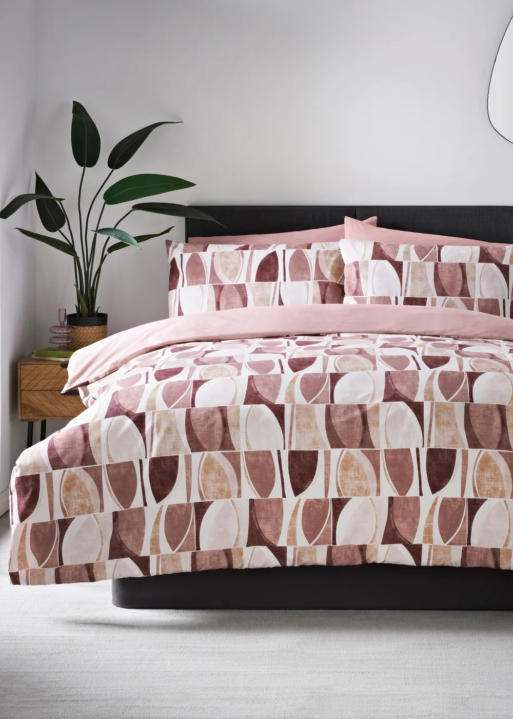 Pink Geometric Pattern Duvet Set - Single Image 1
