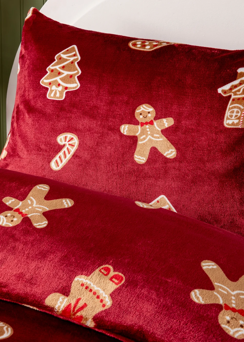 Red Gingerbread Fleece Duvet Set - Single Image 2