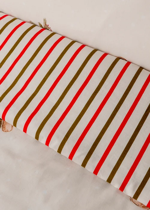 White Patch Bear Christmas Duvet Set - Single Image 3