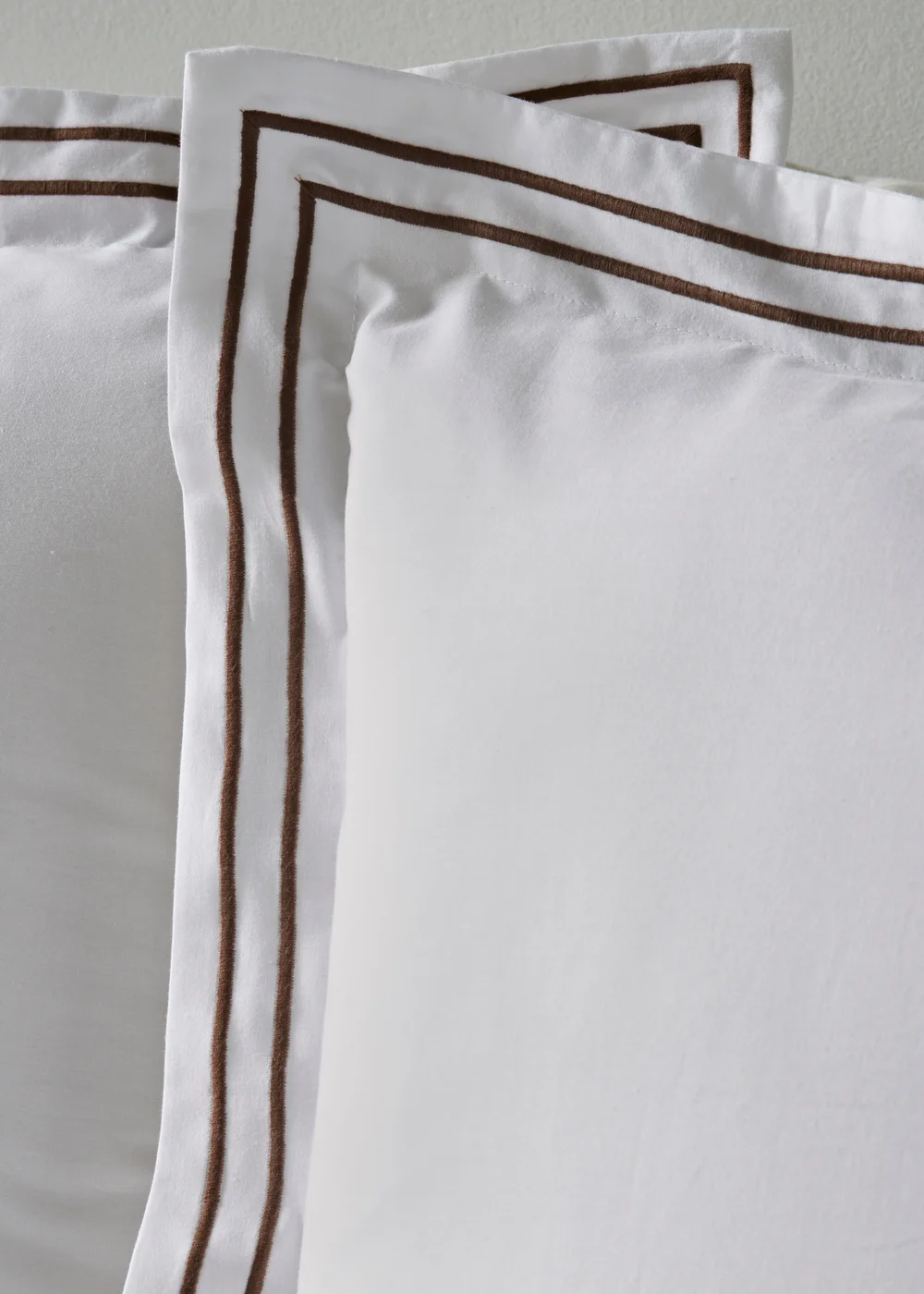 White Double Duvet Cover & Pillowcase Set - Double Image 2