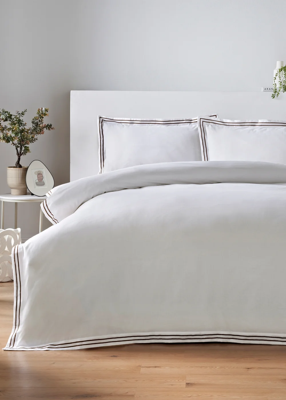 White Double Duvet Cover & Pillowcase Set - Double Image 1