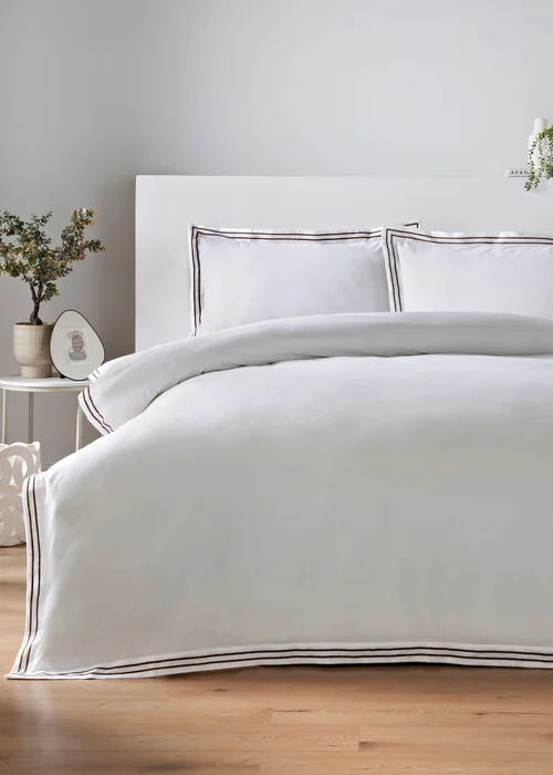 White Double Duvet Cover & Pillowcase Set - Double Image 1