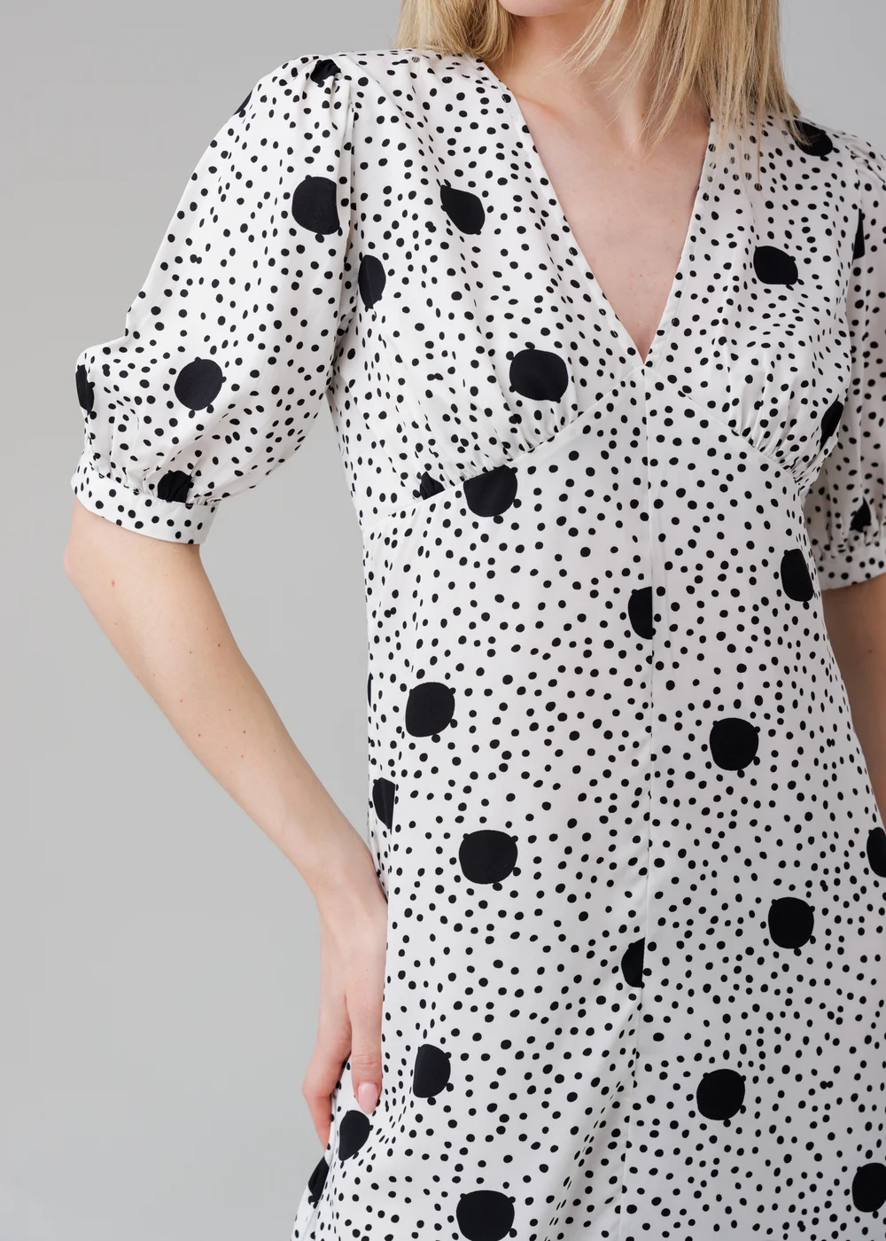 Influence White Polka Dot V-Neck Short Puff Sleeve Midi Dress - 12 Image 3