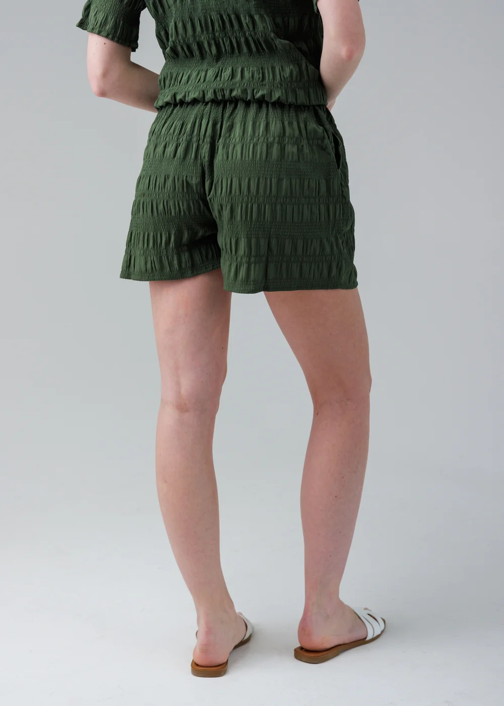 Influence Khaki Textured Smocked High Waist Elasticated Shorts - 10 Image 2