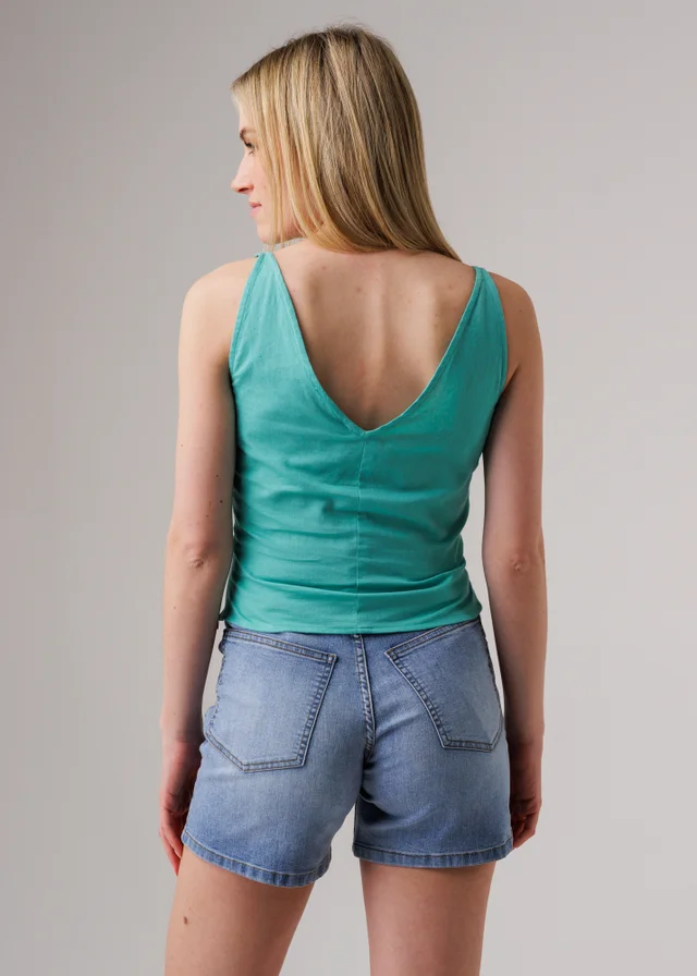 Influence green Sleeveless V-Neck Tie Front Cropped Top