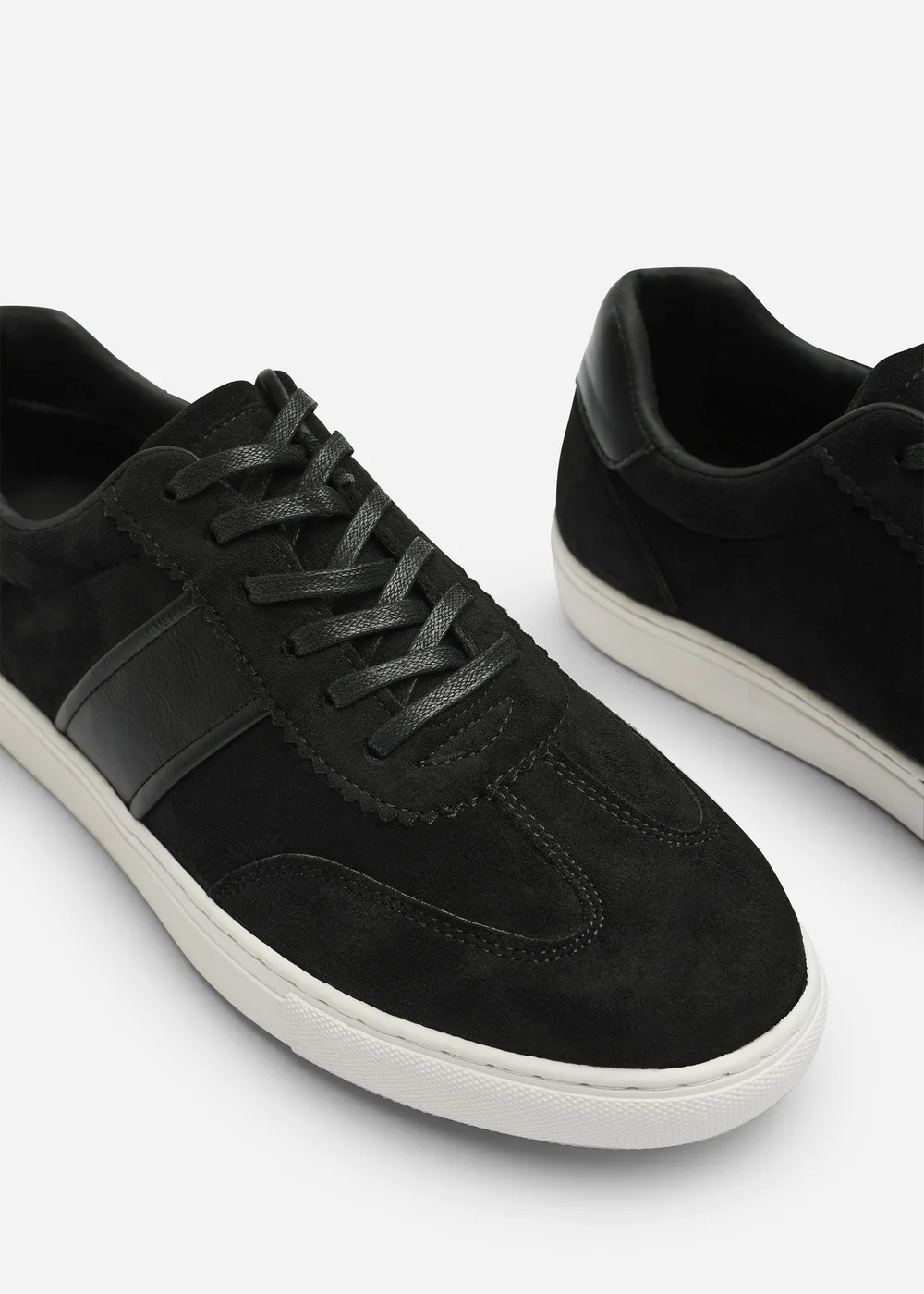 Where's That From Clark Black Low Cut Lace Up Trainers - 7 Image 5