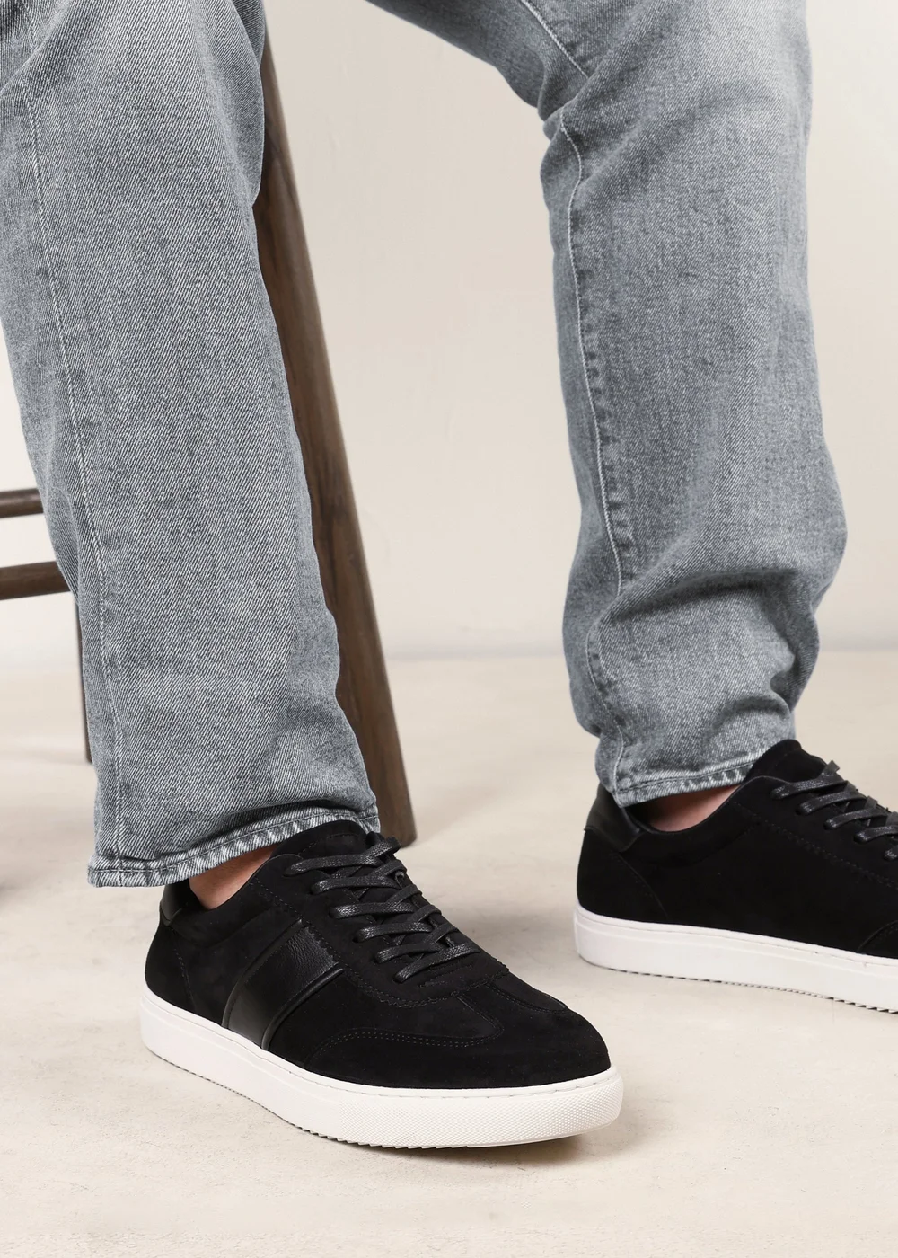 Where's That From Clark Black Low Cut Lace Up Trainers - 7 Image 6