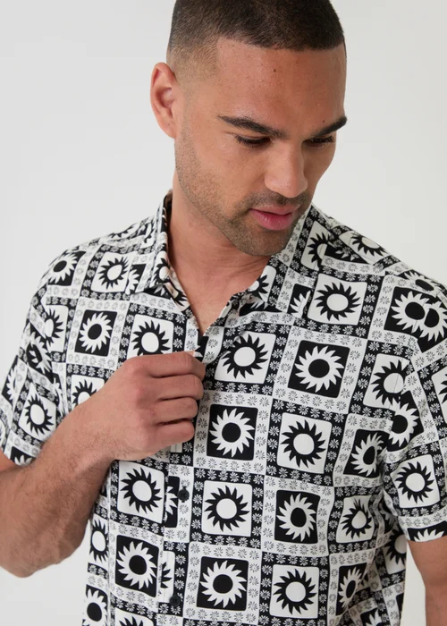 Threadbare Black Geometric Sun Print Short Sleeve Shirt - 2XL Image 4