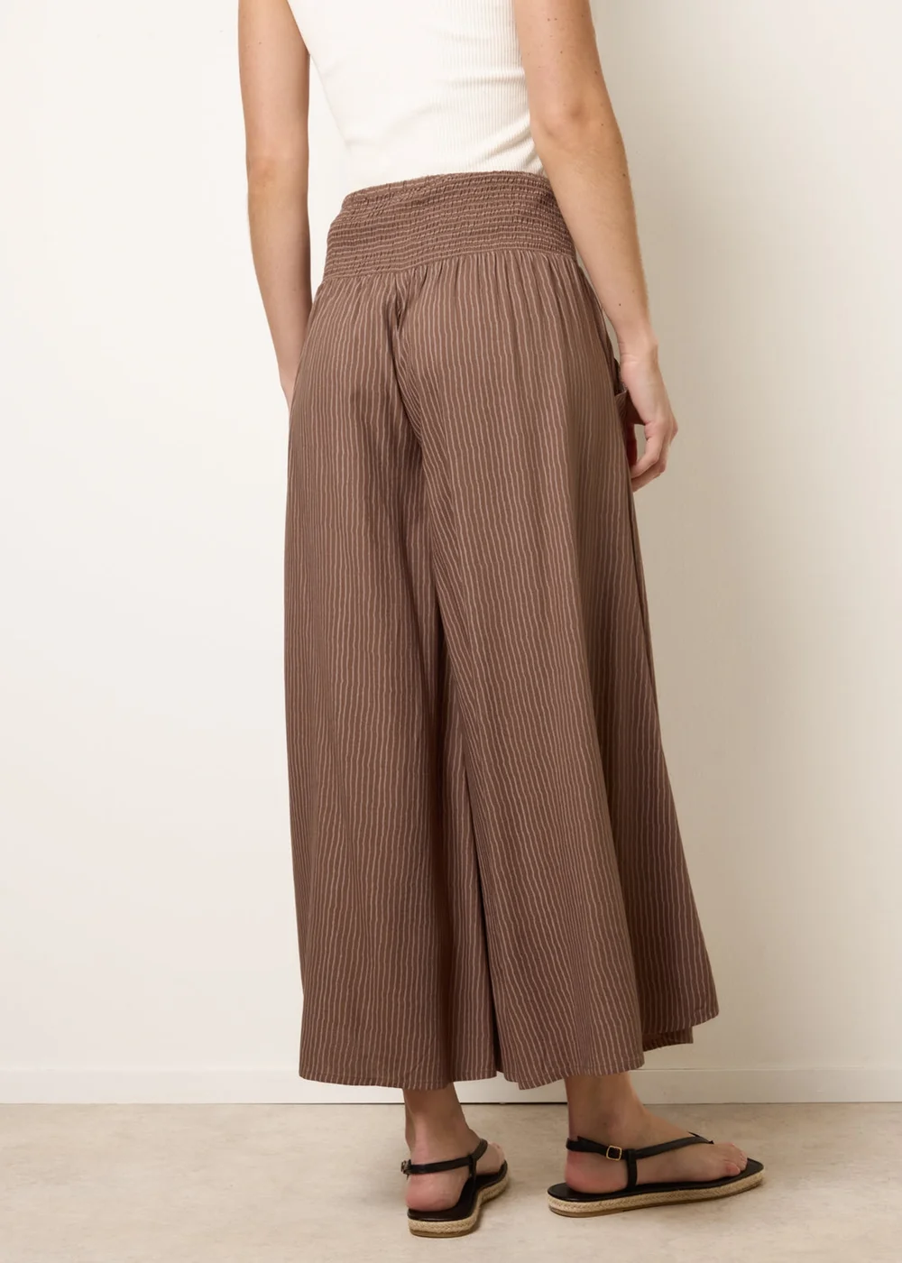 Blue Vanilla Beige Wide Leg Shirred Waist Wavy Trousers - S/M Image 4