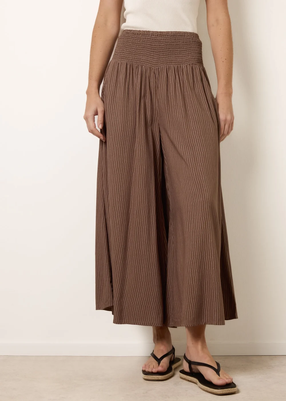 Blue Vanilla Beige Wide Leg Shirred Waist Wavy Trousers - S/M Image 2