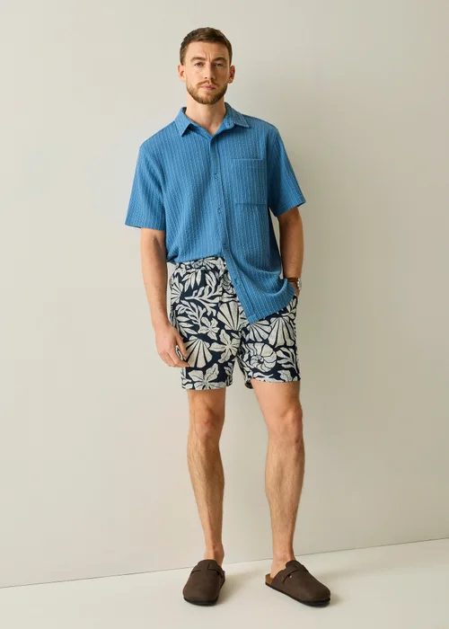 Regatta Life Abstract Seascape Coral Navy Paraiso Lightweight Shorts - M Image 1