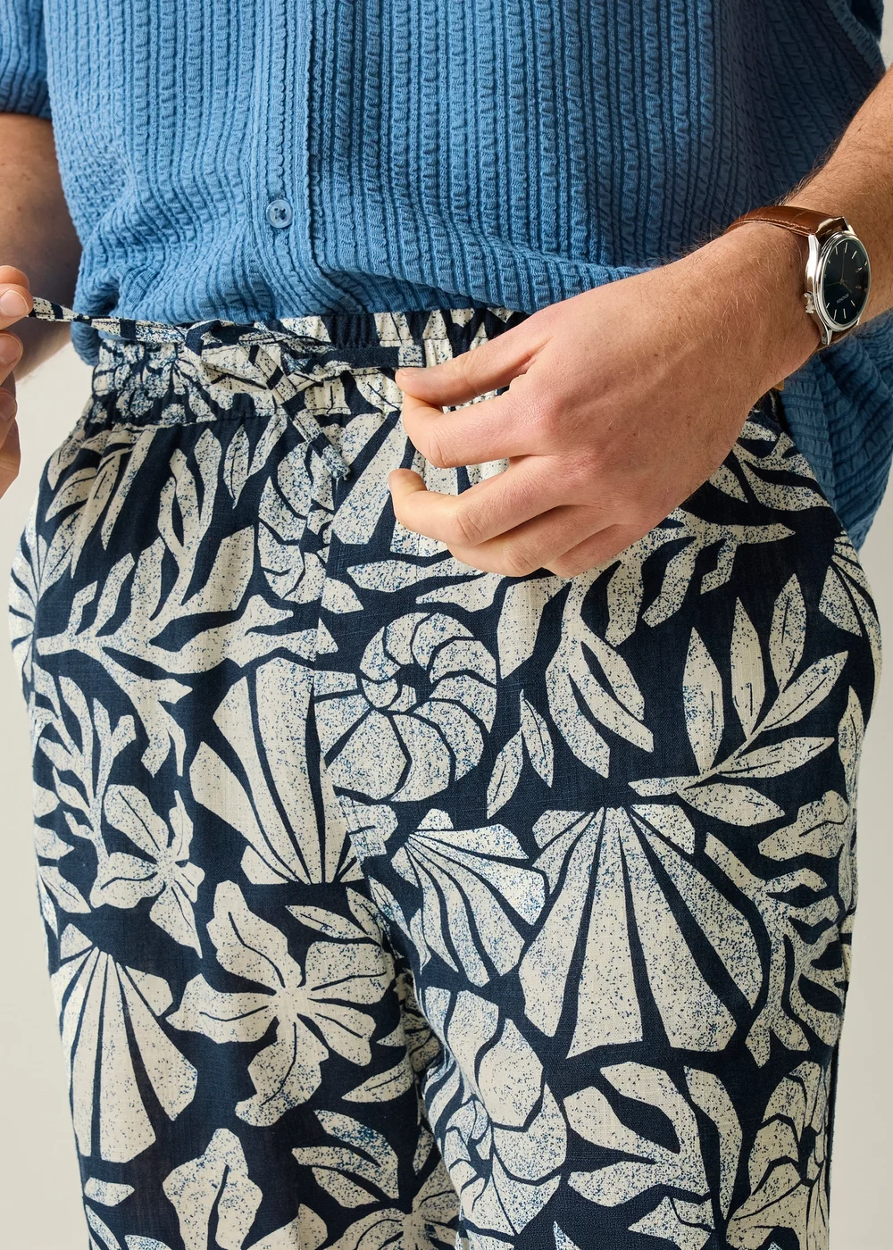 Regatta Life Abstract Seascape Coral Navy Paraiso Lightweight Shorts - M Image 4