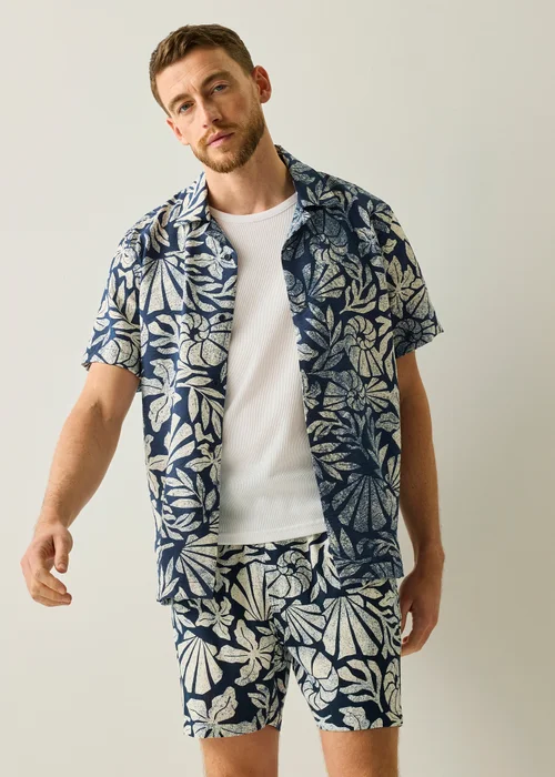 Regatta Life Abstract Seascape Coral Navy Paraiso Lightweight Shorts - M Image 5